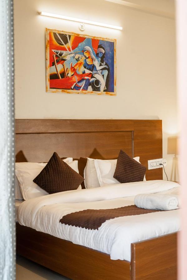 The Lodgers 2 Bhk Serviced Apartment Infront Of Artemis Hospital Gurgáon Kültér fotó